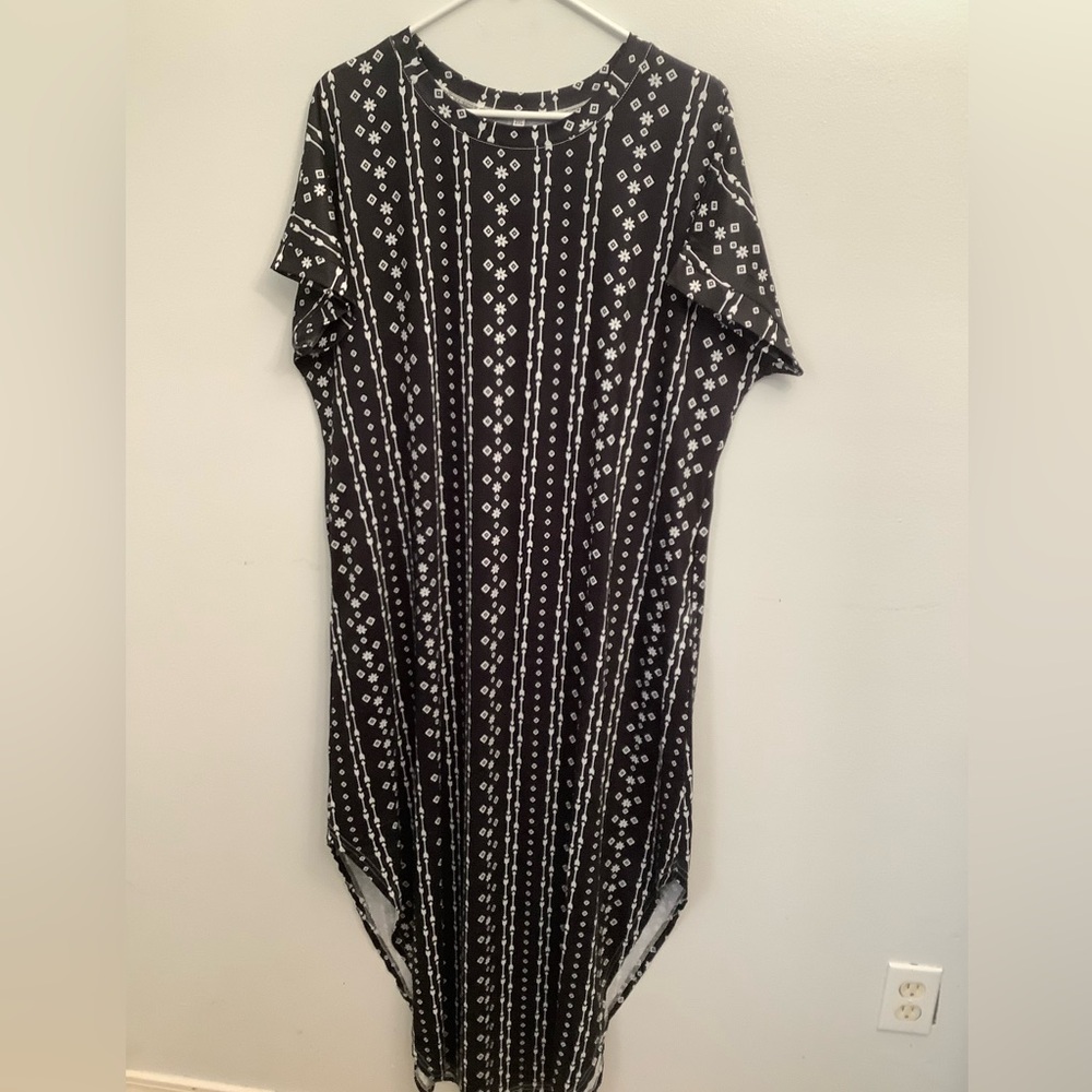 Black and White Patterned Women's Dress - Picture 6 of 8